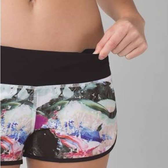 Lululemon Run: Speed Short
Pigment Wave Multi / Black Size 6 - Picture 1 of 5
